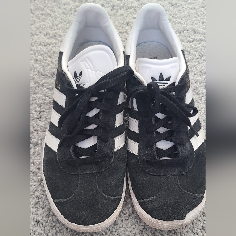 Adidas originals Gazelle youth boys size USA 6 black and white